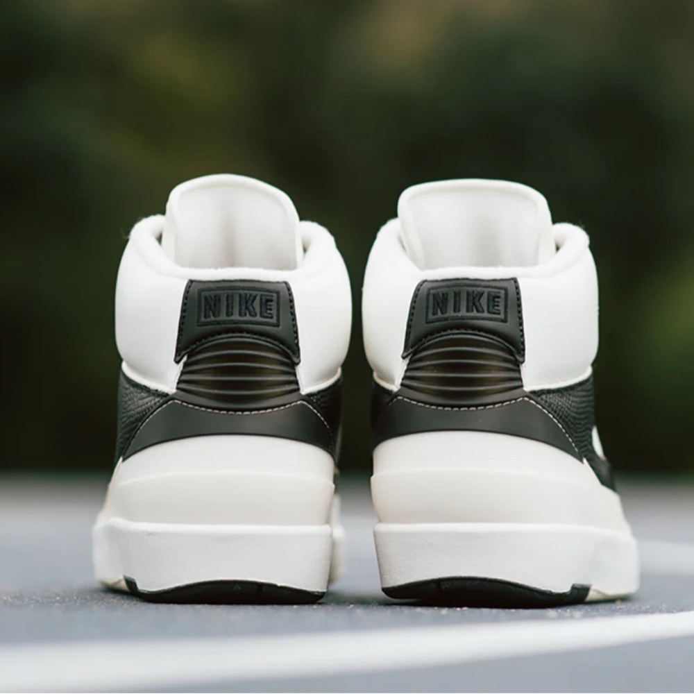 BNWT Womens AIR JORDAN 2 Retro